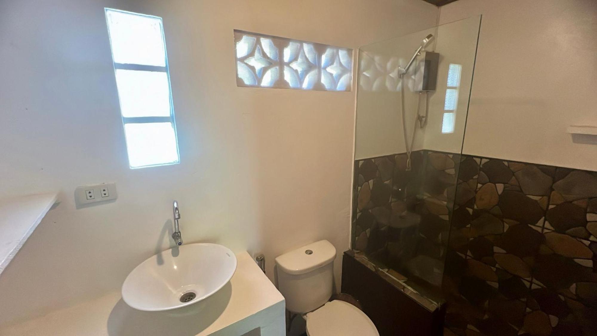 Yay Lodge Siargao, Private Room 1 With Ac & Hot Shower And Fast Starlink Wifi General Luna  Exterior foto